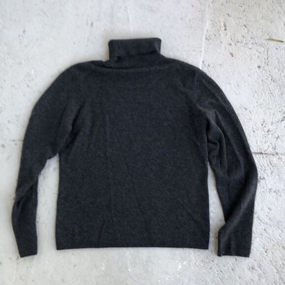 Lauren turtleneck  - Picture 3 of 4